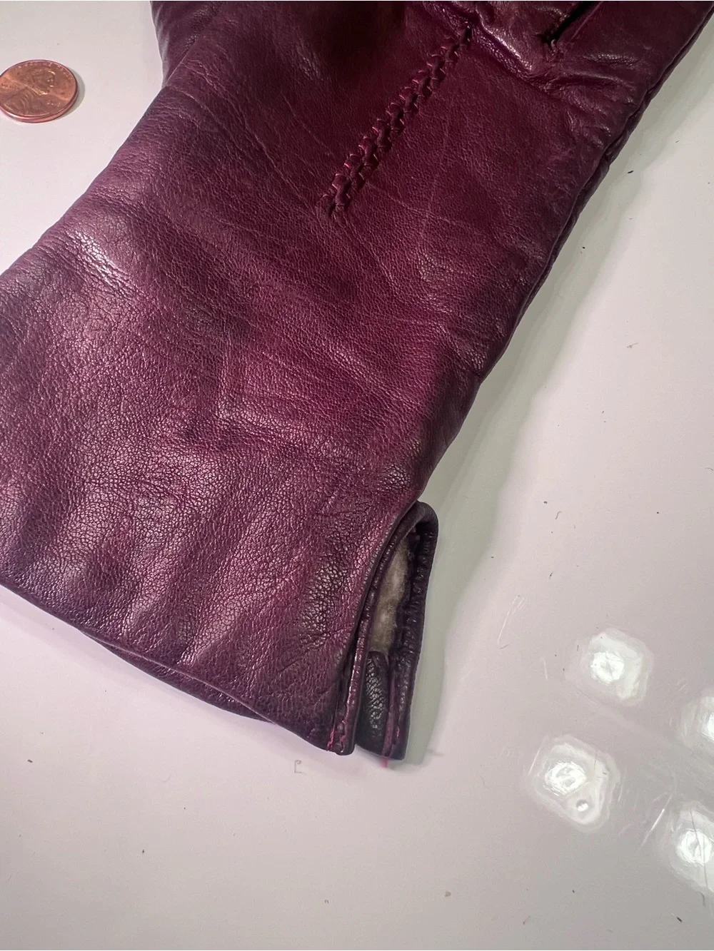 Women’s Size Medium Leather Gloves in burgundy with a cashmere lining